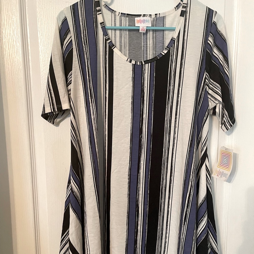 NWT LuLaRoe Perfect Tee